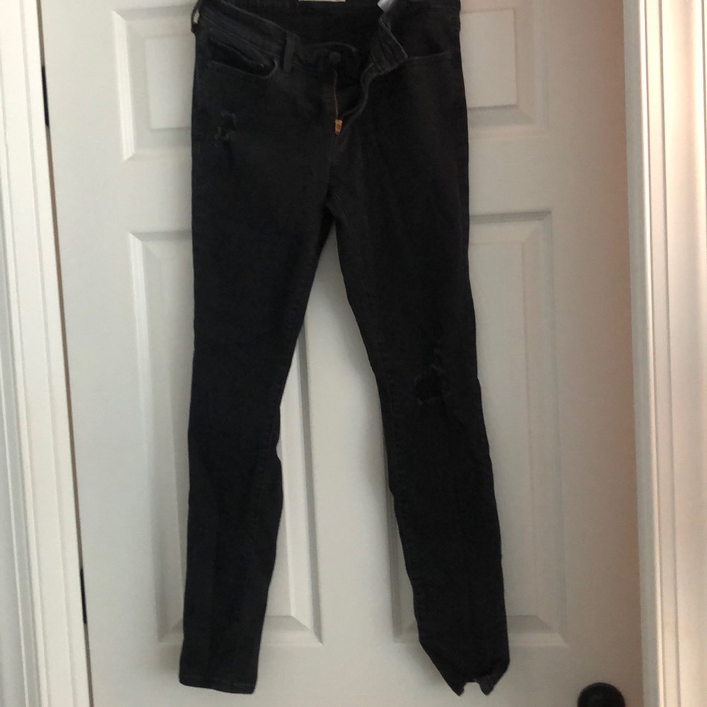 black ripped skinny jeans